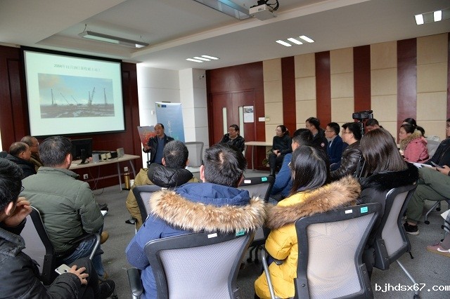 1、学院书记冯晨曦向学院青年老师详细介绍kaiyun体育注册登录入口登录改革开放40年间所取得的成绩以及显著的变化